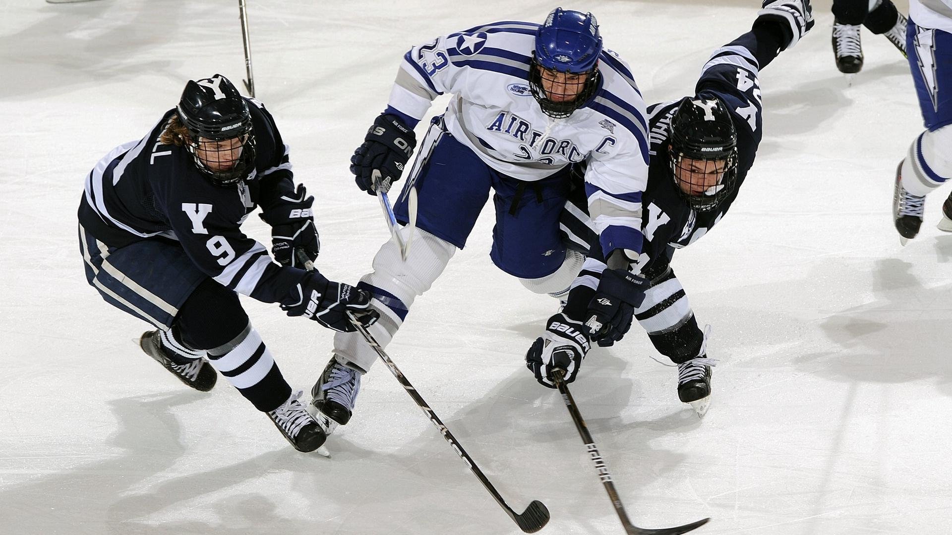 马术绕桶赛 极速转弯与加速展现西部马术魅力